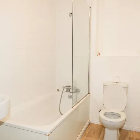 Greenings Apt Warrington - 2 Bed With Free Off Road Parking & Wifi Exterior photo