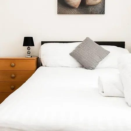 Greenings Apt Warrington - 2 Bed With Free Off Road Parking & Wifi Exterior photo