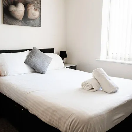Greenings Apt Warrington - 2 Bed With Free Off Road Parking & Wifi Exterior photo