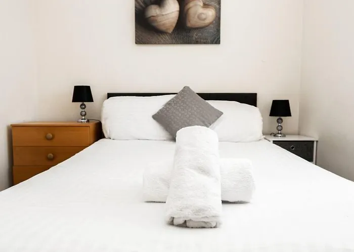 Greenings Apt Warrington - 2 Bed With Free Off Road Parking & Wifi