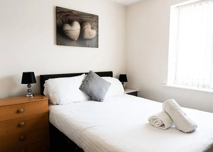 Greenings Apt Warrington - 2 Bed With Free Off Road Parking & Wifi