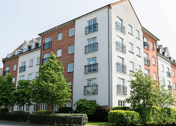 Greenings Apt Warrington - 2 Bed With Free Off Road Parking & Wifi