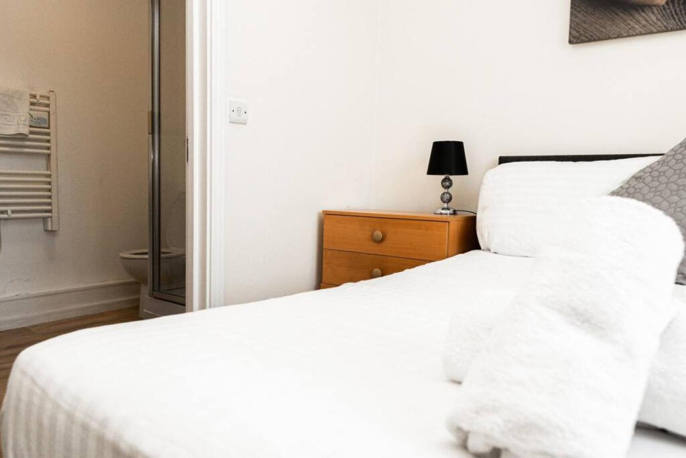 Greenings - 2 Bed With Free Off Road Parking & Wifi * Warrington