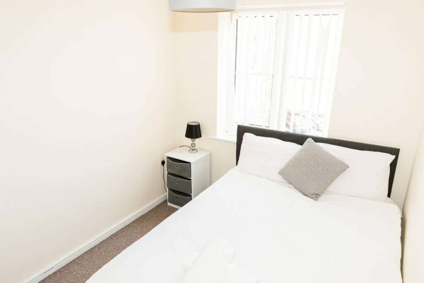 Greenings - 2 Bed With Free Off Road Parking & Wifi