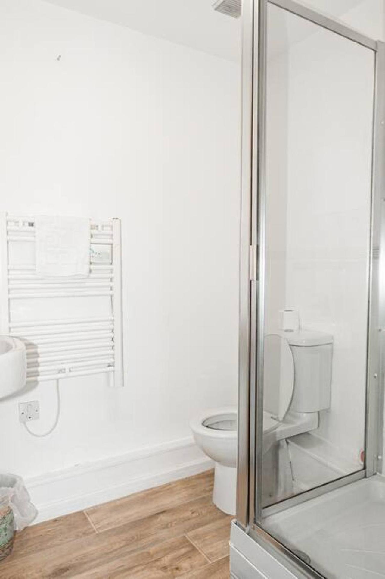 Apartment Greenings - 2 Bed With Free Off Road Parking & Wifi Warrington