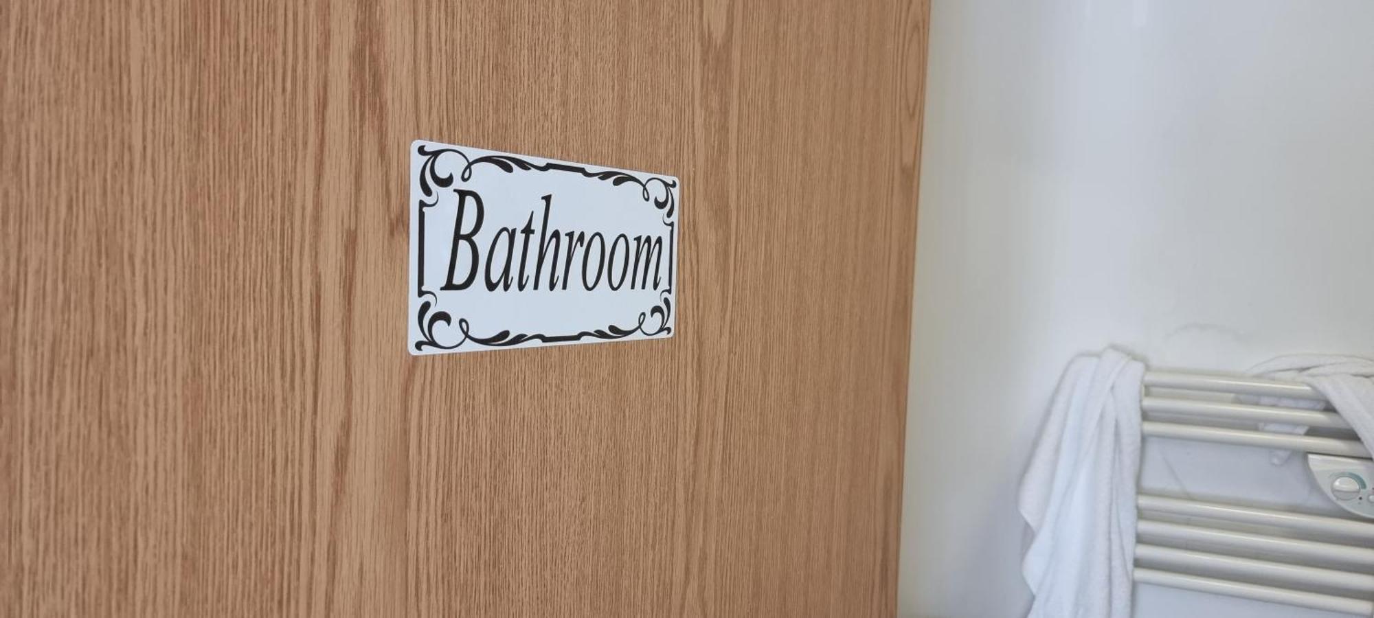 Apartment Greenings - 2 Bed With Free Off Road Parking & Wifi *