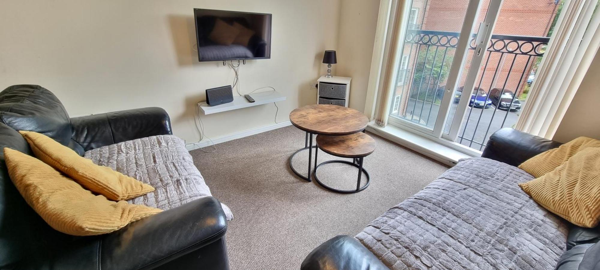 Greenings - 2 Bed With Free Off Road Parking & Wifi *