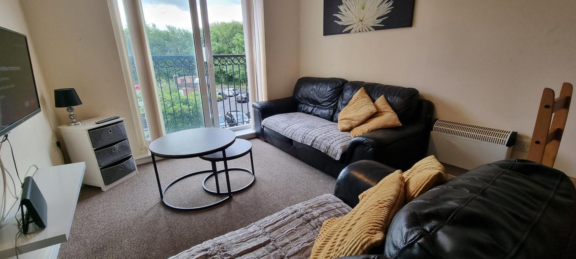 Greenings - 2 Bed With Free Off Road Parking & Wifi * Warrington (Cheshire)